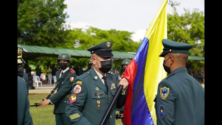 Como ir vestida a una ceremonia militar