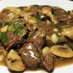 Receta Casera de Muslos de Pollo Guisado con Patatas: Cocina Tradicional