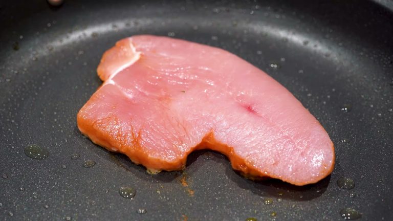 Filetes de pavo adobados en salsa